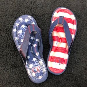 NWOT OP 🇺🇸  7–8 flip-flops with memory foam